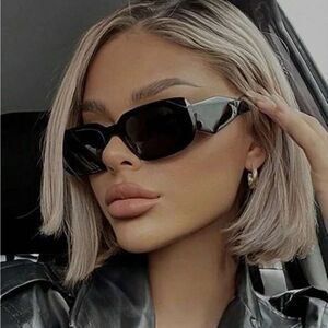 Viral black frame sunglasses E16